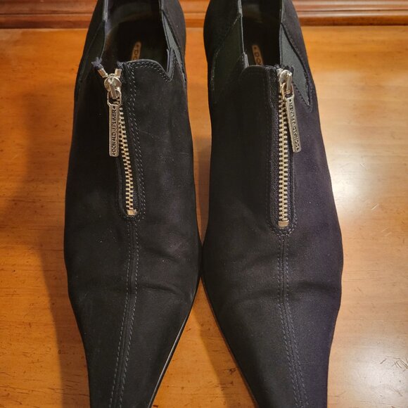 The Donald J Pliner Black, Pointy Toe, Front Zip Ankle Boots *** - Picture 2 of 7